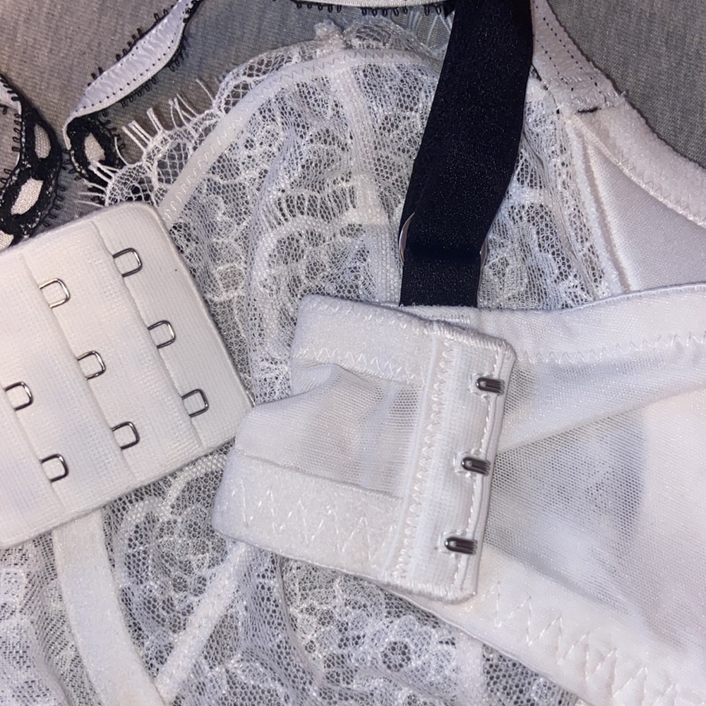 VICTORIAS SECRET HOOK WIRE PADLESS BRA - Picture 3 of 3